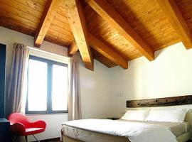 Hotel La Variante，位于Varsi的酒店