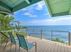 Hilo Home with Private Deck and Stunning Ocean Views!，位于希洛的海滩短租房