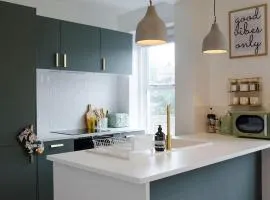 Central Chic Margate Apartment, edge of Old Town!