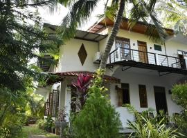 Pearl Bungalow Trincomalee，位于亭可马里的酒店