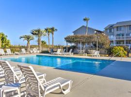 Ocean-View Saint Helena Island Condo - Pool Access，位于Oceanmarsh Subdivision的酒店