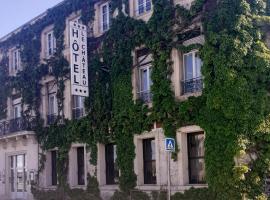 城堡酒店，位于罗纳河畔的图尔农的住宿加早餐旅馆