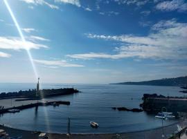 B&B la spiaggetta di Stazzo，位于阿奇雷亚莱的酒店