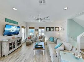 Steps to The Beach! Beautiful 4 BDRM 5 Bath Home W/Pool & Hot Tub，位于阿兰瑟斯港的酒店