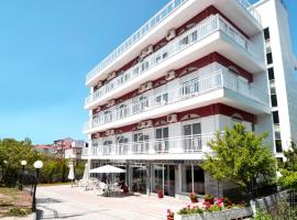 Hotel TRIADA，位于利迈纳里亚的酒店