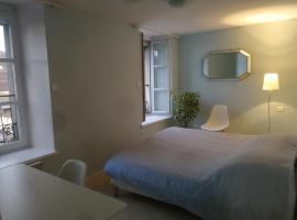 Arbois, joli petit appartement plein centre，位于阿尔布瓦的酒店