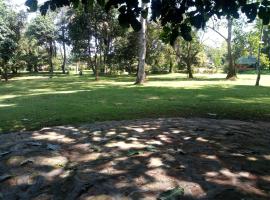 Philo Leisure Gardens，位于Kalangala的酒店
