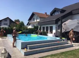 Luxeriöse Villa mit Bergblick