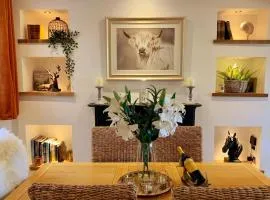 Renovated Miner’s Cottage - family & dog friendly