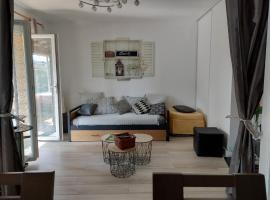 Home Tranquille Dans la Cité du Mimosa - 2 étoiles - Axelle Loc'Appart，位于曼德琉-拉纳普勒的酒店