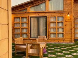 شاليهات الكوخ الريفي，位于Umm Qanbūrah的酒店