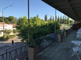 Myrtleford Hotel，位于麦提福特的酒店