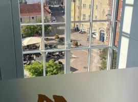Mortens Kro Boutique Hotel，位于奥尔堡的带按摩浴缸的酒店