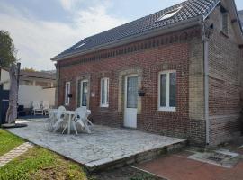 "L'étape Normande" Gite 70m2 terrasse terrain clos 500 m2 3 voitures，位于Grand-Couronne的度假屋