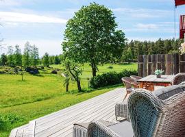 4 person holiday home in Mellösa，位于Mellösa的酒店