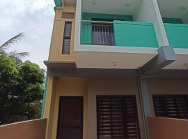 2-Storey Rental Unit w/ Garage in Balanga Bataan，位于Tinajero的度假短租房