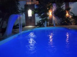 Casa em Mundaú Trairi-Ce，位于特赖里的带泳池的酒店