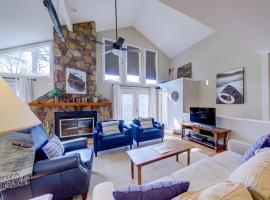Lakeside Retreat on Lake Rabun，位于Lakemont的酒店