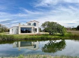 Mas du Couvin, maison d'hôtes en Camargue，位于圣马迪拉莫的度假短租房