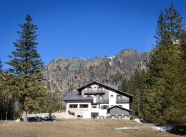 贾尼罗伯塔酒店，位于马尔加·希亚佩拉的酒店