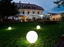 德沃尔塔森住宿加早餐旅馆，位于卢布尔雅那Diners Golf & Country club Ljubljana附近的酒店