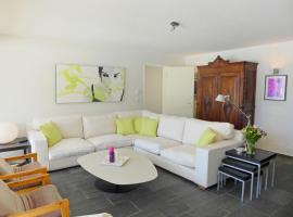 Apartment Chesa Sur Puoz 7 by Interhome，位于萨梅丹的酒店