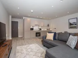 Pass the Keys Superb Central 4 Sleeper Apartment with Parking