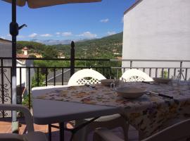 Apartamentos El Mirador，位于坎德莱达的酒店