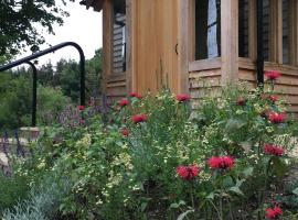 South Downs Eco Lodge & Camping，位于East Meon的酒店
