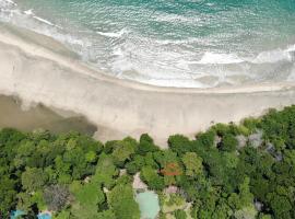 Beachfront Villa, Abundant Wildlife, Best Location，位于科克莱斯的酒店