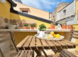 Ragusa exclusive flat with terrace & BBQ，位于拉古萨的酒店