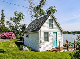 Dream Harbor Cottage，位于Surry的带停车场的酒店