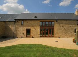 Tithe Barn, Lyneham，位于Bruern的酒店