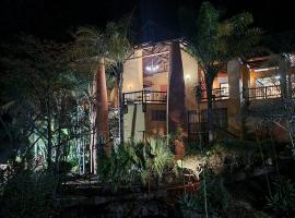 Waterfall Safari Lodge，位于Winterkamp十字河流自然保护区附近的酒店