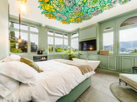 Bello!Lake Como Suites，位于科莫的酒店