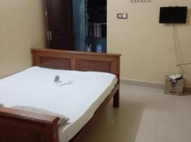 Sri Krishna Guest House，位于蓬蒂切里的酒店