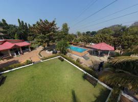 Karjat retreat 4bhk pvt farmhouse，位于卡尔贾特的酒店