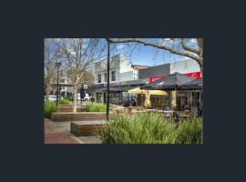 Mitcham Station Home Stay，位于Mitcham的酒店