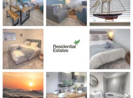 The Swell, Rhosneigr - Ground floor 2 bed With Parking，位于罗斯奈格尔的酒店