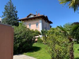CASABELLA-LAGO MAGGIORE，位于莱萨的酒店
