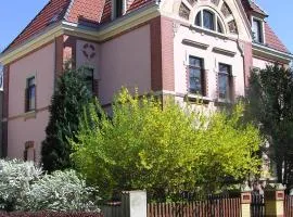 Ferienwohnung und Pension "Zur Aue"
