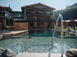 Wellness und Brunch Hotel MorgenZeit beheizter Naturpool mit Sandstrand Genuss Frühstück bis 13 Uhr Hochkönig Sommercard