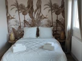 Appartement de charme，位于库尔瑟勒·苏尔·梅尔朱诺海滩中心附近的酒店