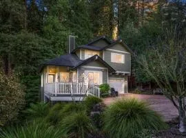 Lazy Bear Lodge Hot Tub Dog Friendly BBQ Grill Forest Views