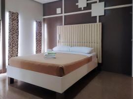 RedDoorz Plus @ Avenue One Digos，位于Aplaya的酒店