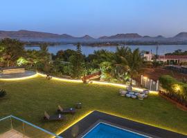 SaffronStays Jannat, Igatpuri 100 Percent pet-friendly villa with amazing lake view，位于纳西克的酒店