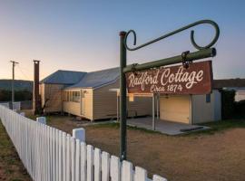 The Radford Couples Cottage Heart of Stanthorpe，位于史丹霍普的酒店