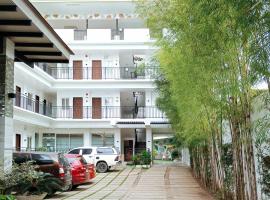 RedDoorz Plus Park-Lay Suites Kidapawan City，位于Kidapawan的酒店