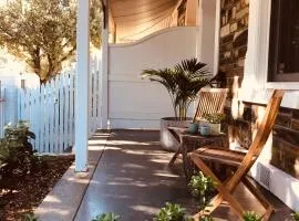 Holly Day's - 1910 cottage - right by the beach