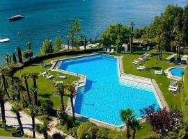 Holiday on the Lake Lugano 2-16，位于比索内的海滩短租房